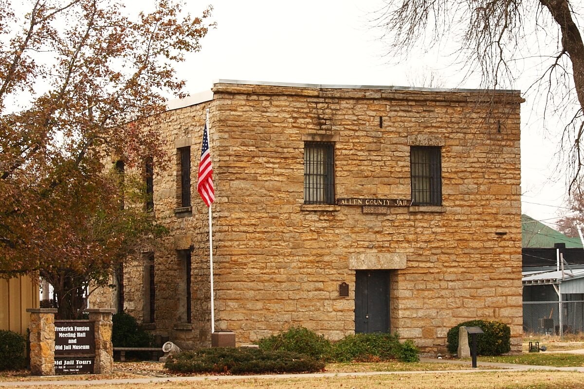 Picture for article "Iola, KS"