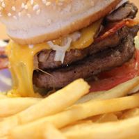 Macky's Grill logo