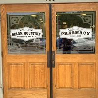 Selah Mountain Pharmacy logo