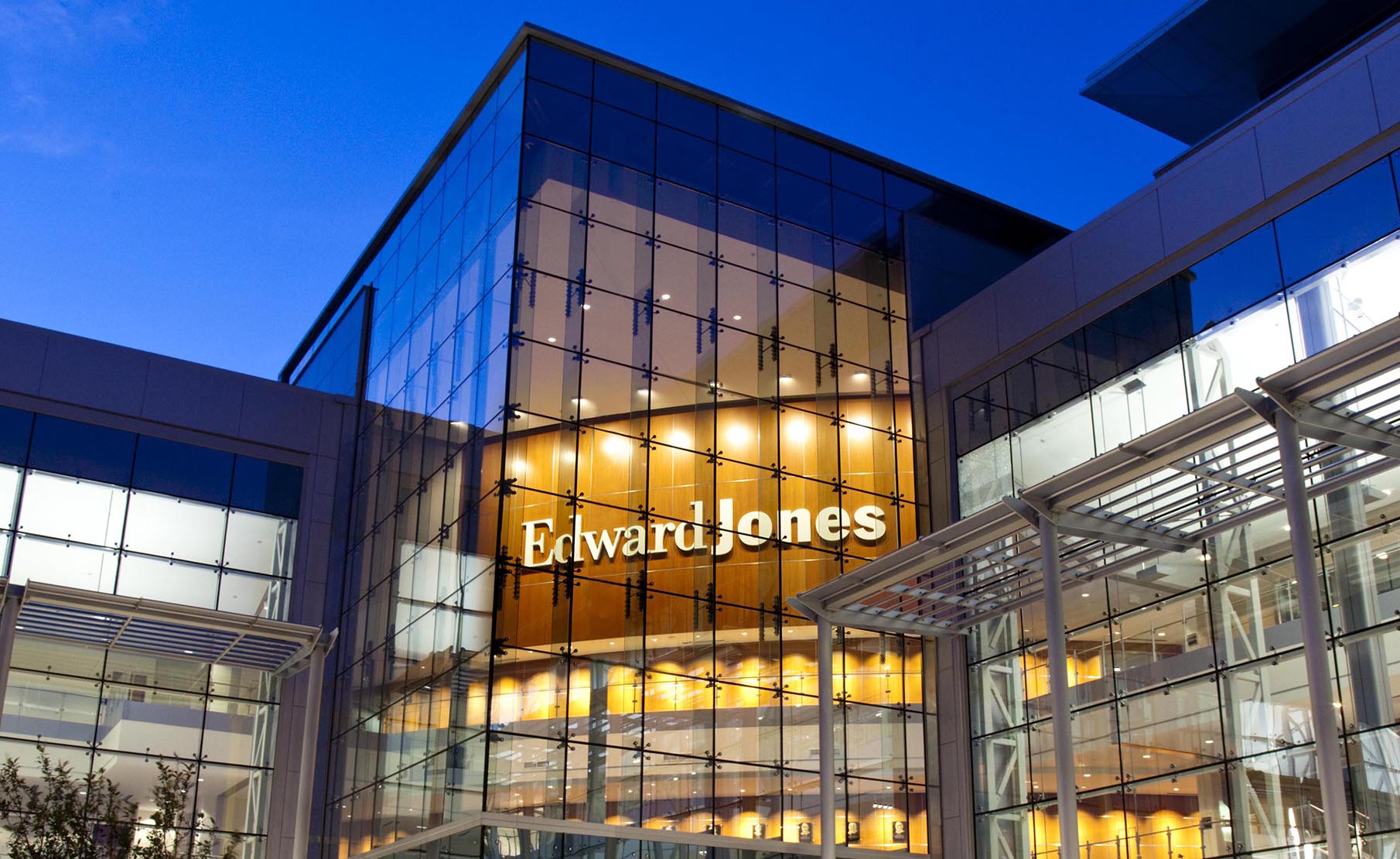 Edward Jones - Financial Advisor: David Fiske logo