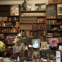 Churchill's Booklover's Haunt logo