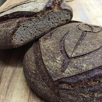 Essencia Artisan Bakery logo