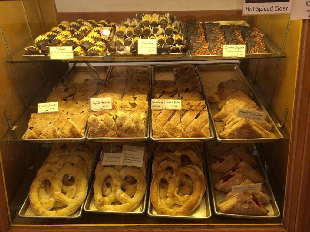 Danish Bakery logo