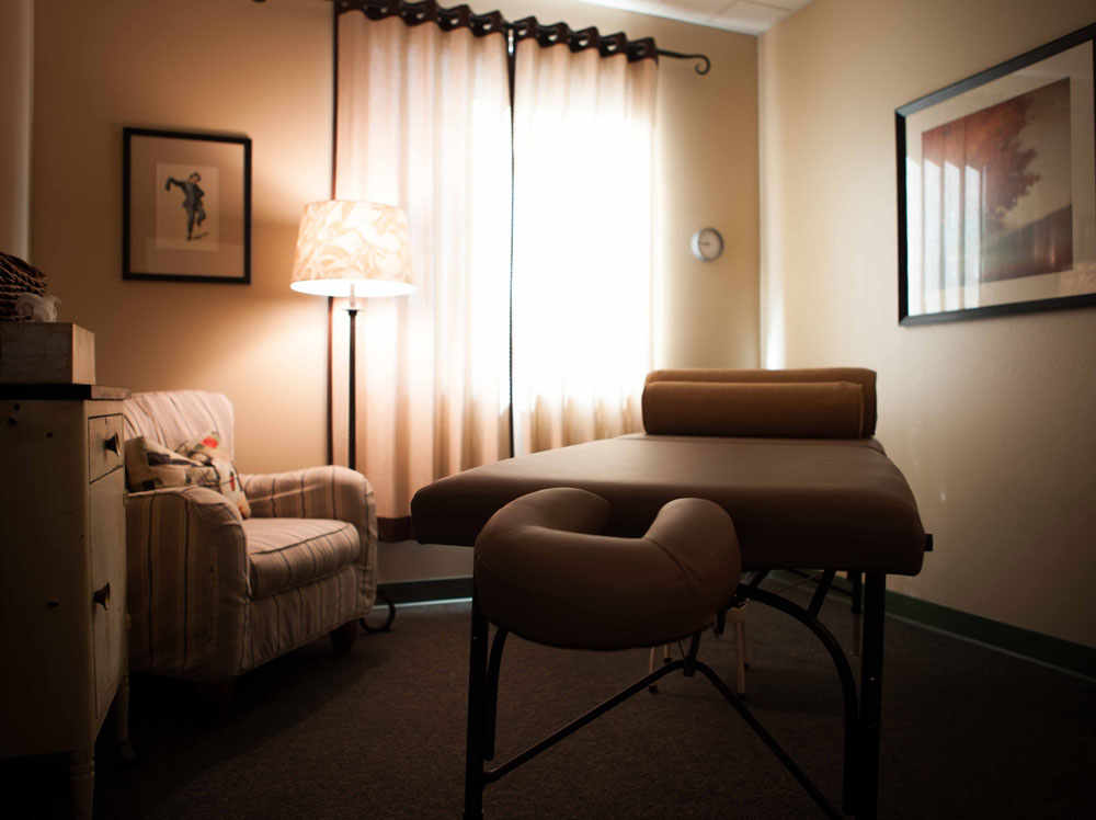 Laird Chiropractic & Muscle Therapy logo