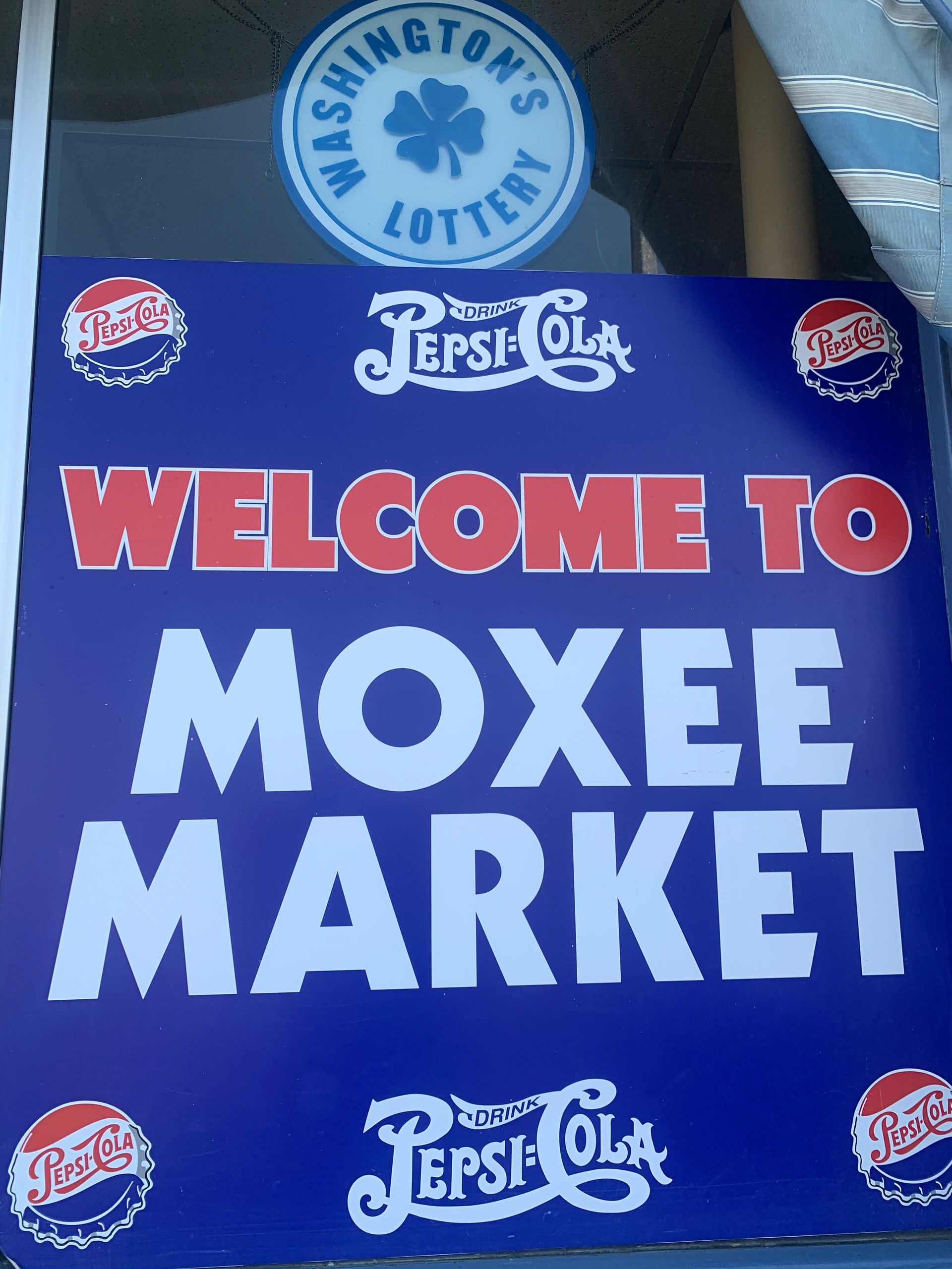 Moxee Market logo