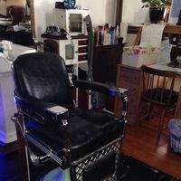 Etta's Barber Shop logo