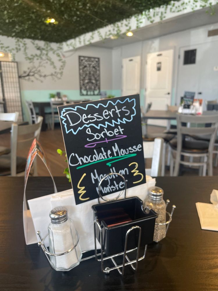 Delicious! Cafe logo