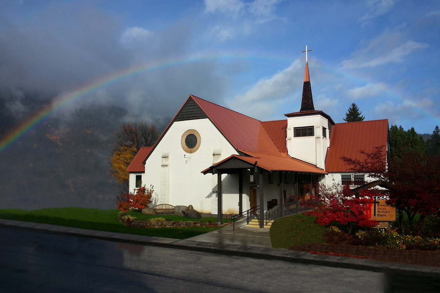Leavenworth Comm United Methodist logo