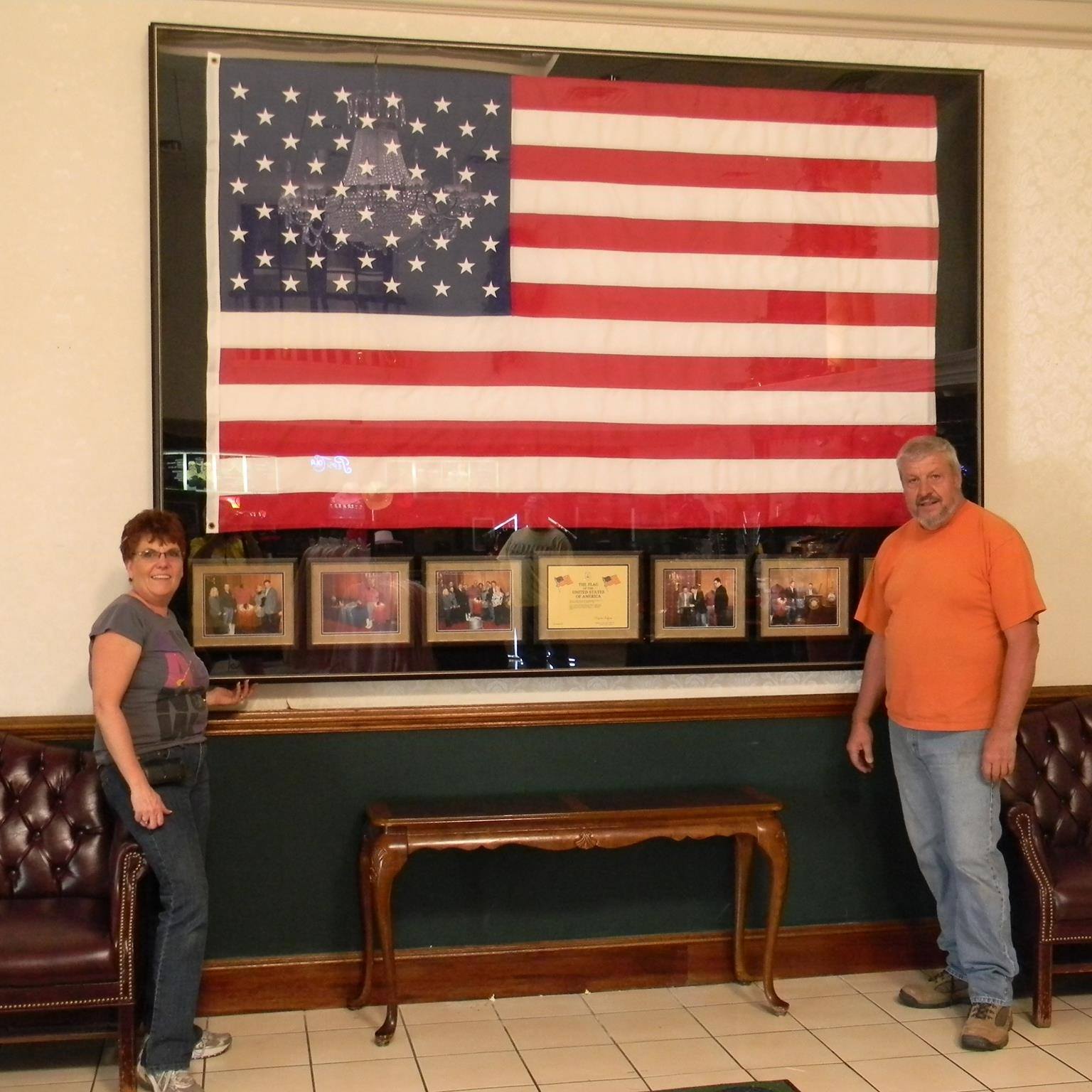 V & K Custom Picture Framing logo