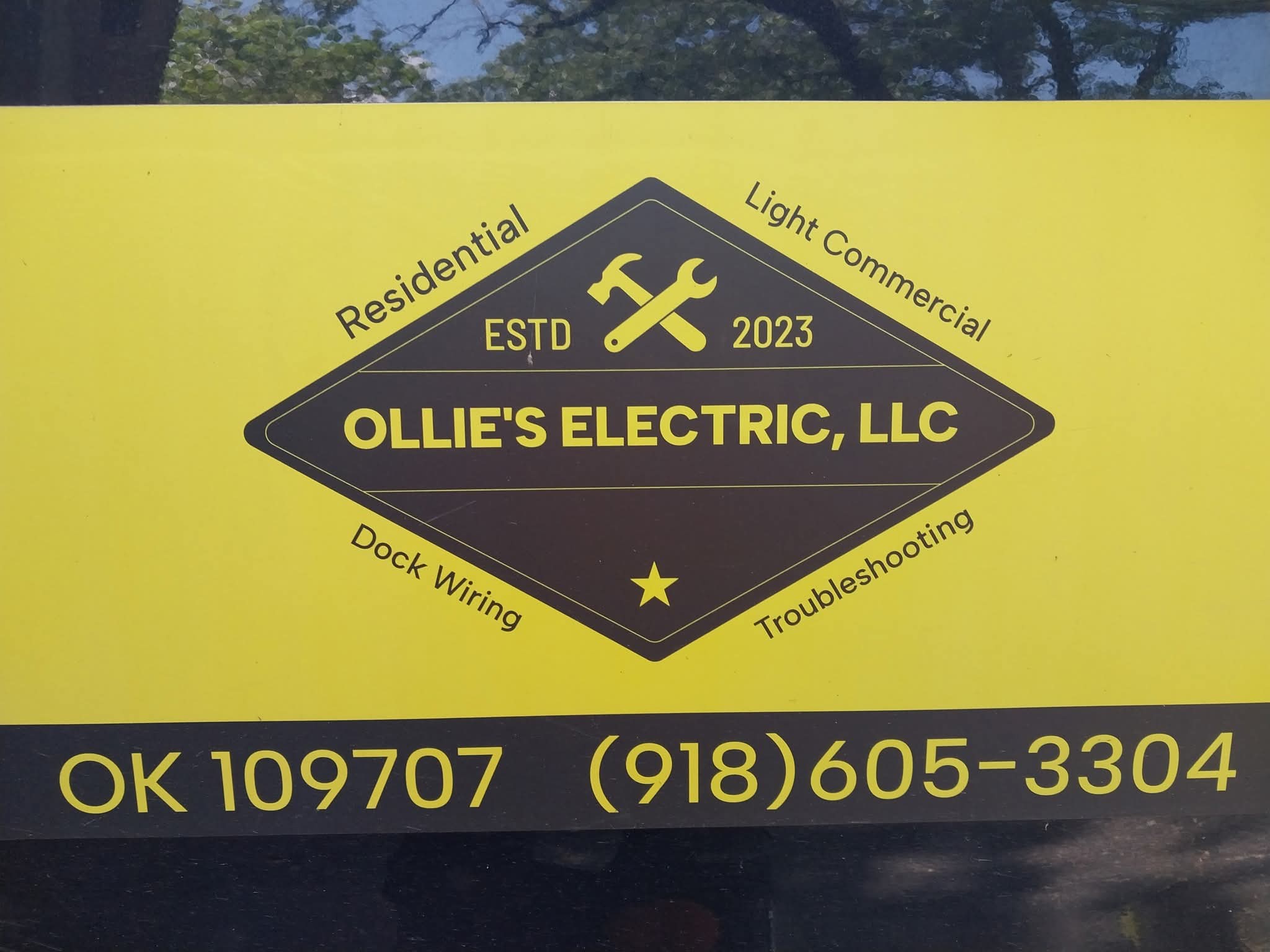 Ollie's Electric, LLC logo