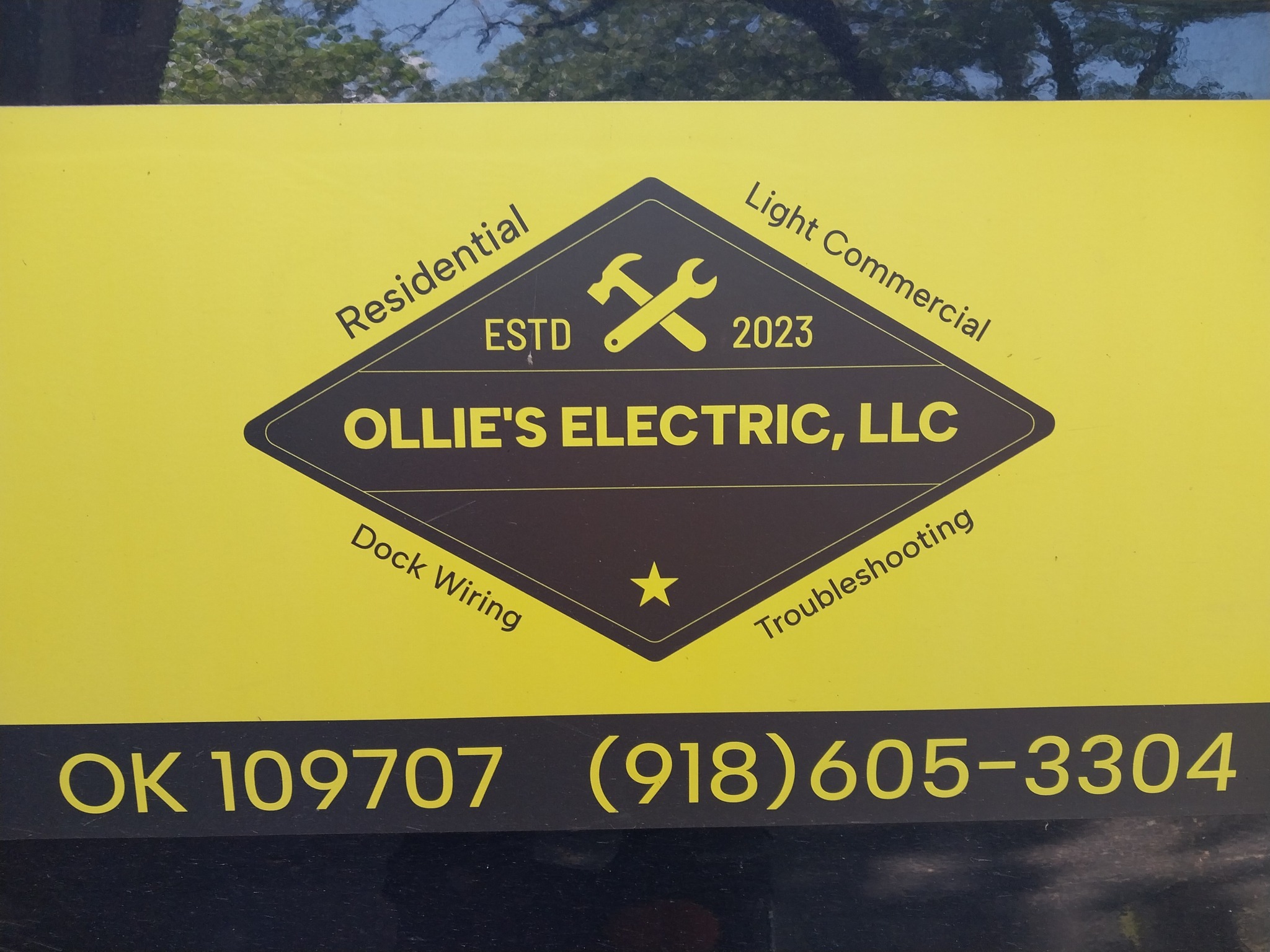 Ollie's Electric, LLC logo