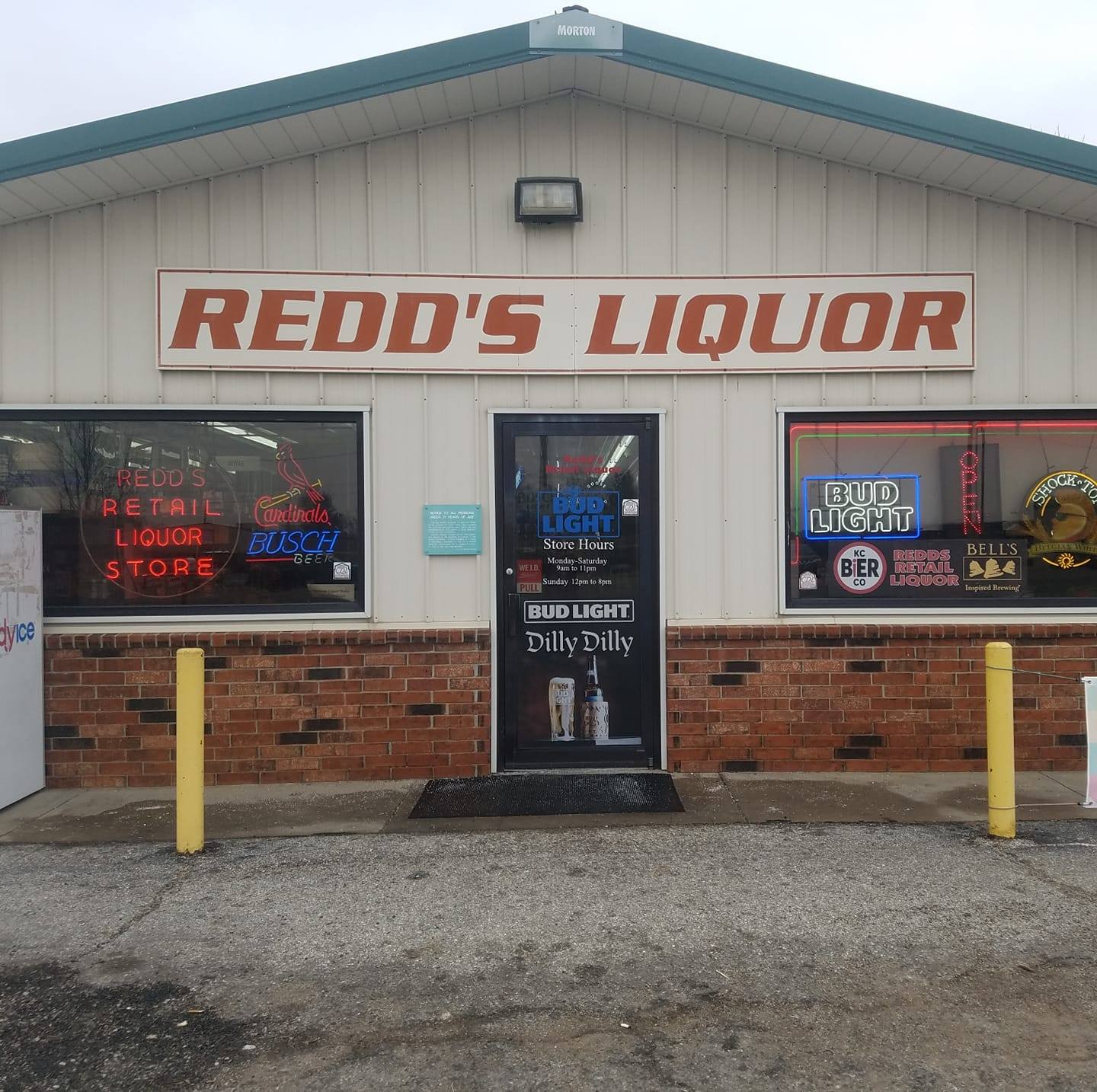 Redd's Retail Liquor logo