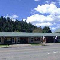Pinewood Inn logo