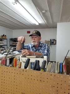 Halls Sew & Vac logo